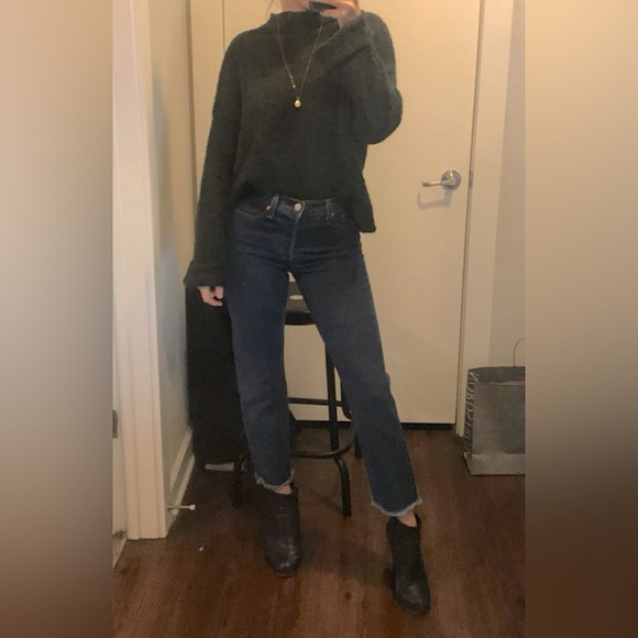 Levi’s Wedgie Straight True Blue High-Rise Cropped Jean - Picture 1 of 7